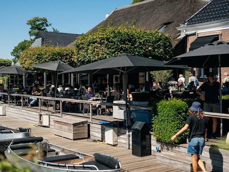 Navigare e fare barbecue a Giethoorn